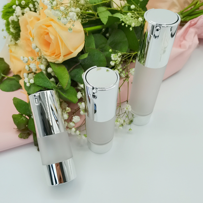 Λαμπρό ασημένιο χρώμα 15ml, 30ml, χωρίς αέρα μπουκάλι 2022 τιμών εργοστασίων πολυτέλειας 50ml Skincare συσκευάζοντας