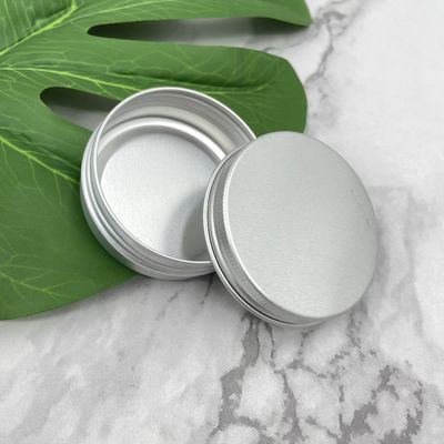 Τα μικρά βάζα κασσίτερου αλουμινίου 60ml 80ml γύρω από τη βίδα ακρών στρίβουν την κορυφή για τα κεριά