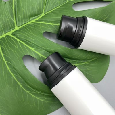 Κενή μαύρη θραύση μπουκαλιών 15ml 30ml 50ml PP αντλιών λοσιόν φροντίδας δέρματος επάνω