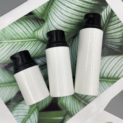 Κενή μαύρη θραύση μπουκαλιών 15ml 30ml 50ml PP αντλιών λοσιόν φροντίδας δέρματος επάνω