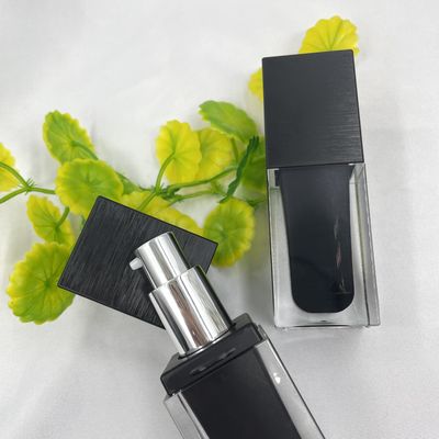 Τετραγωνικός καλλυντικός αντλιών ματ μαύρος ακρυλικός βουρτσών βιδών μπουκαλιών 60ml UV